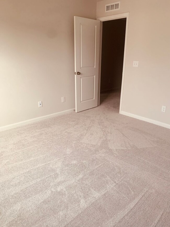 Building Photo - BRAND NEW TOWNHOME! 2 CAR GARAGE. SCREENED IN PORCH. MODERN KITCHEN. OPEN CONCEPT LIVING. BONUS ROOM