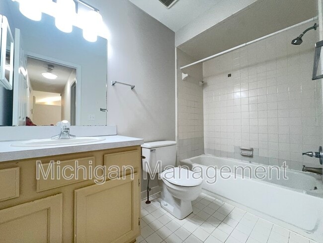Building Photo - 173 Algansee Dr