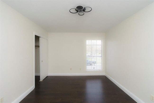 Building Photo - 2201 Broughton Ct