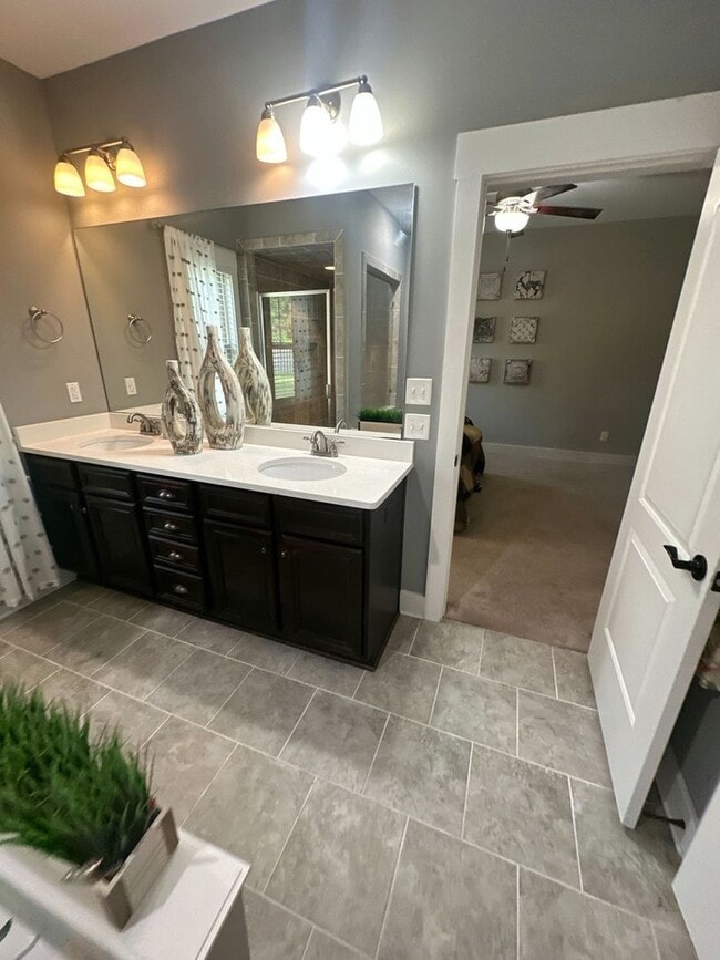 Building Photo - 1013 Edgewater Ln