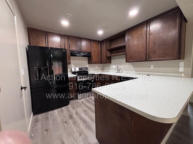 Building Photo - Updated 2 Bed, 2 Bath Duplex - 2 Car Garage - Two Large Patios - Close to Shopping, Restaurants, ...