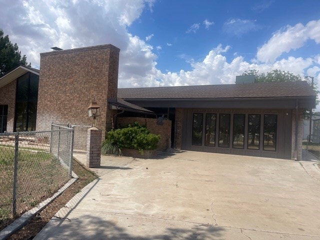 Building Photo - 220 W Hillmont Rd