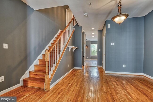Building Photo - 3275 Amazon Ln