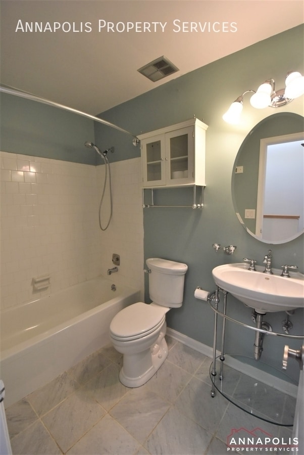 Building Photo - 4 Youngs Farm Ct