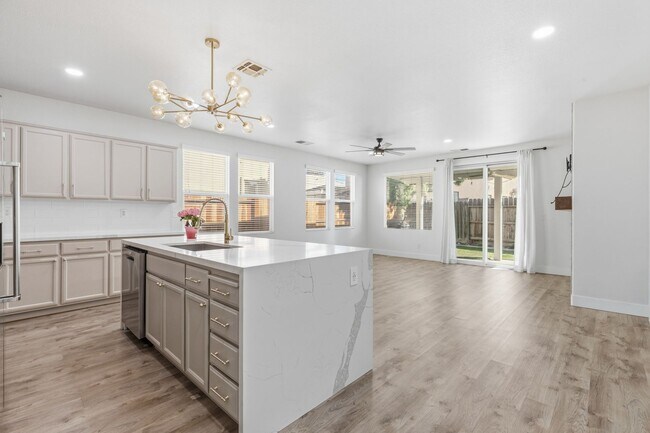 Building Photo - 1292 Paseo Belleza