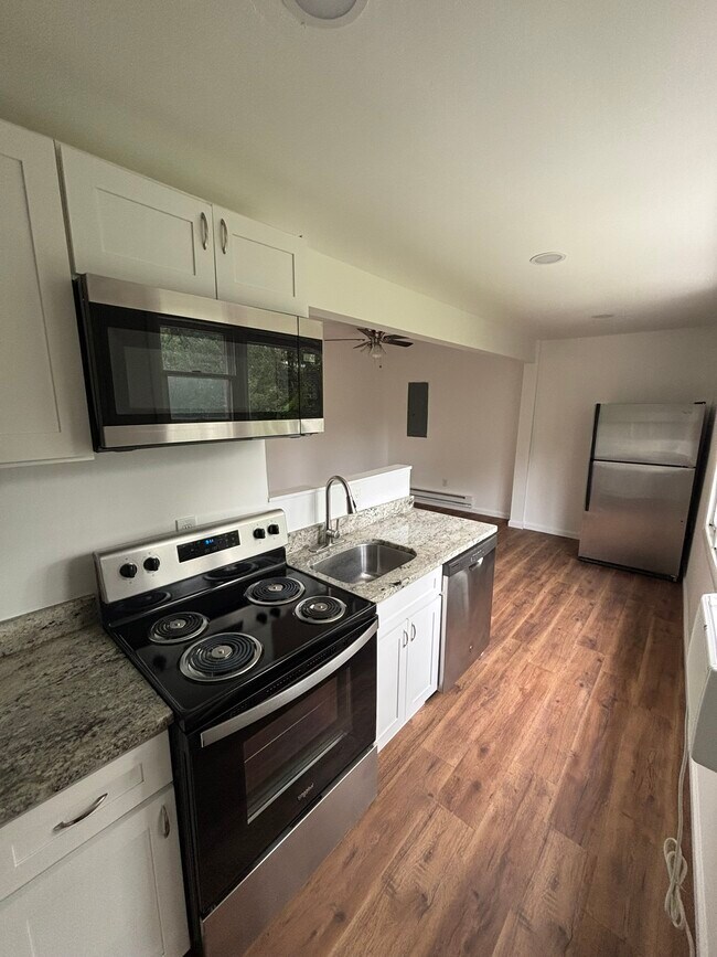 Building Photo - 437 Schwartz Ave