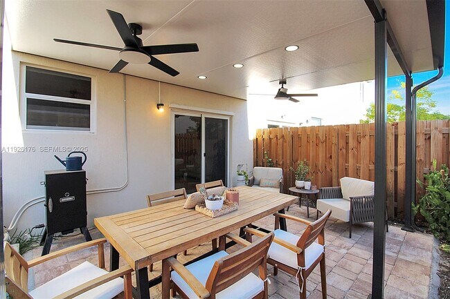 Building Photo - 2873 SE 24th Ct