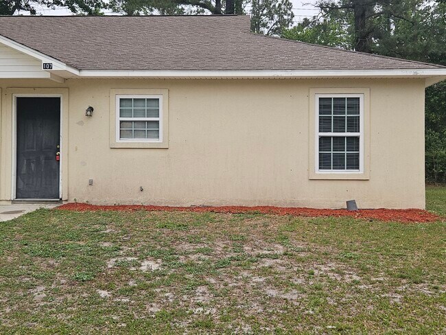 Building Photo - 107 Lively Oaks Dr