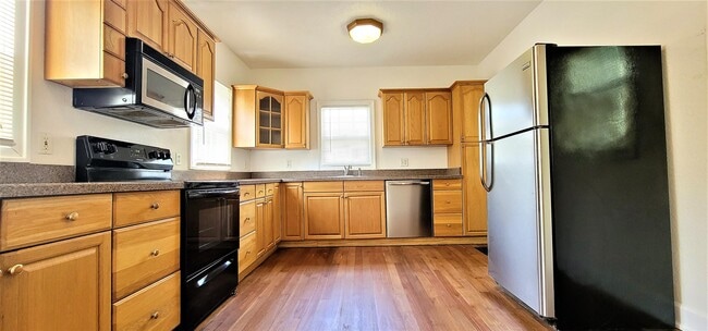 Building Photo - 438 26th St