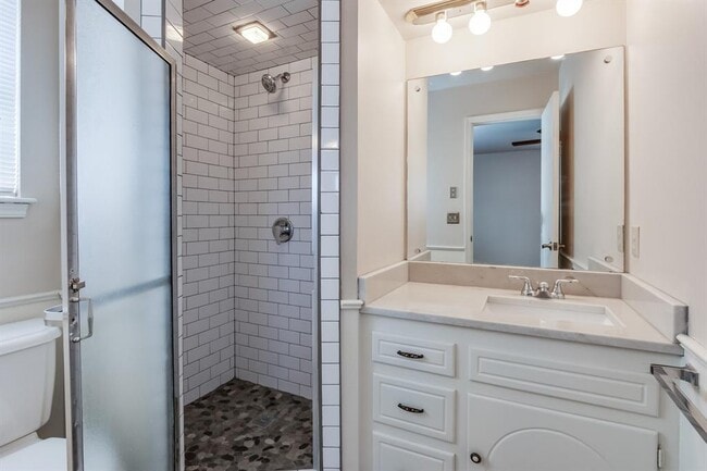 Building Photo - 11208 Surrey Hills Blvd