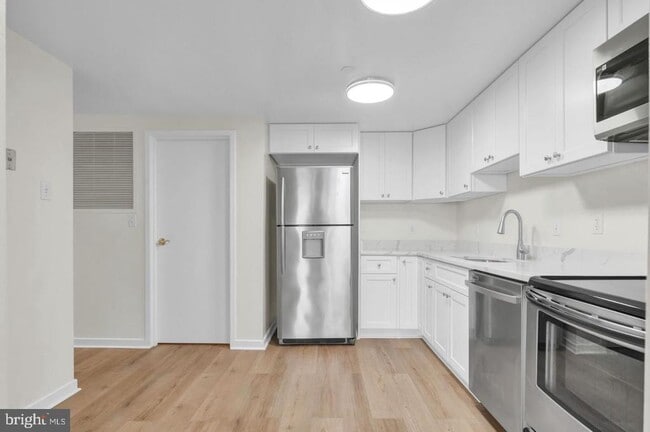 Building Photo - 1530 Key Blvd