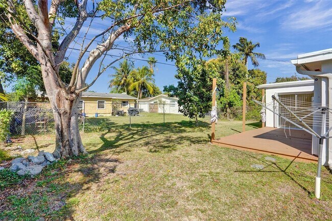 Building Photo - 7131 NW 24th Pl