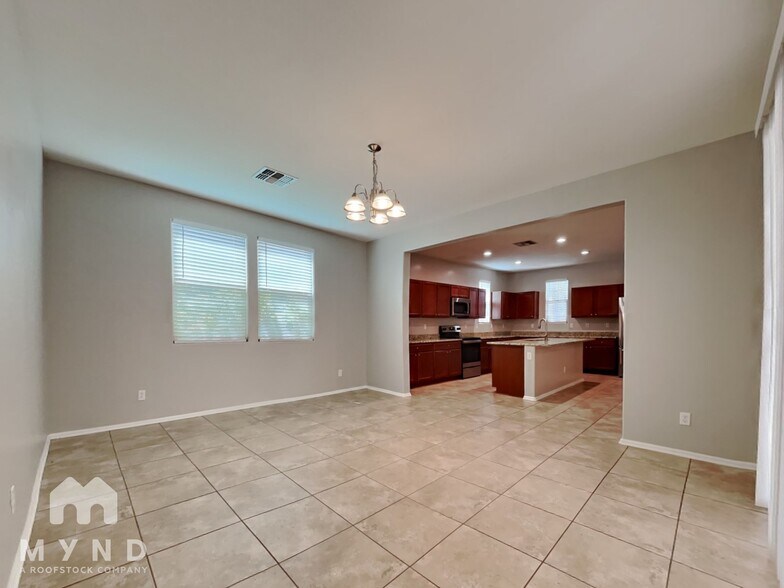 Building Photo - 4079 E Devon Dr
