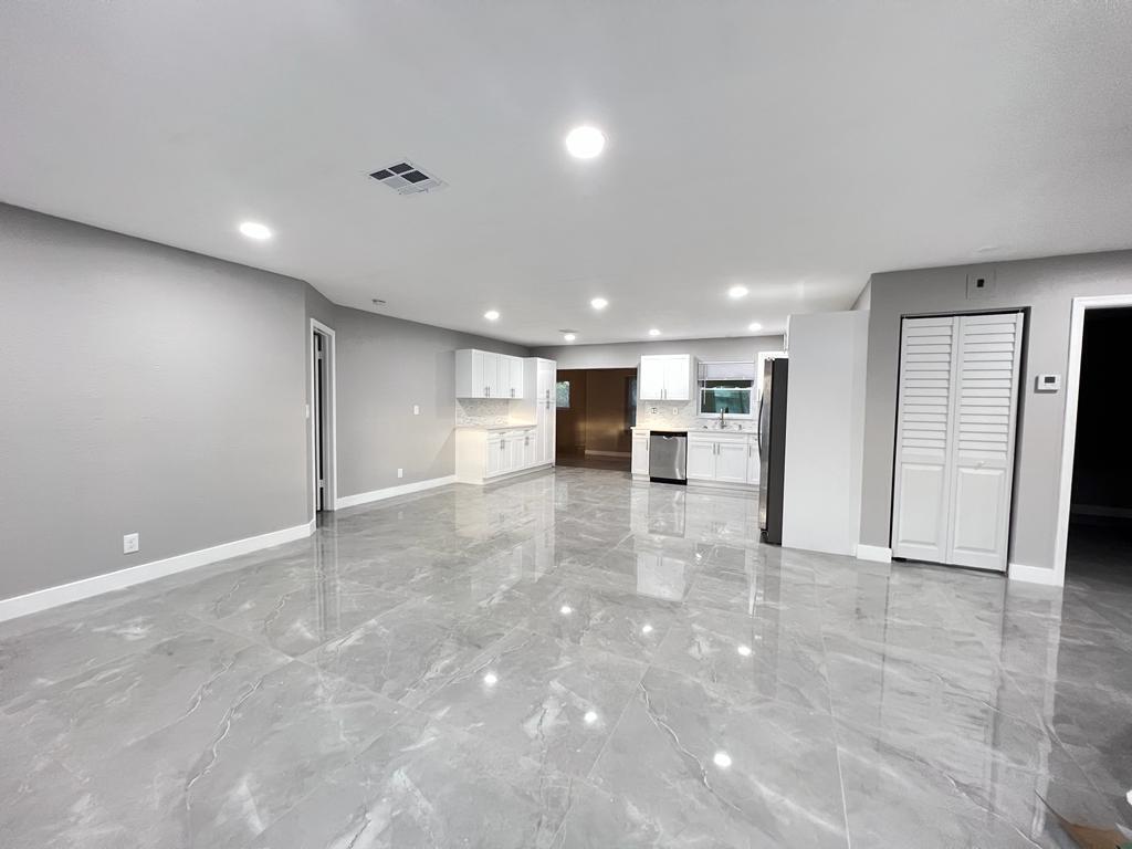 Building Photo - 125 Barcelona Dr
