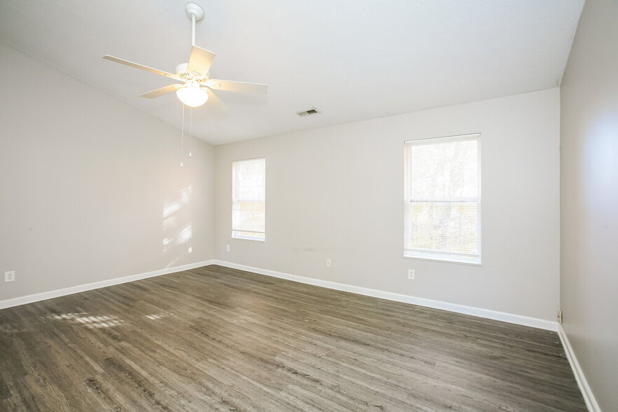 Building Photo - 5531 Fair Ridge Pl