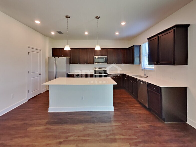 Building Photo - 33923 Night Lily Dr