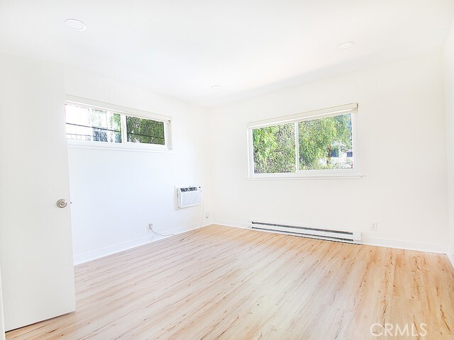 Building Photo - 2027 Vista Del Mar Ave