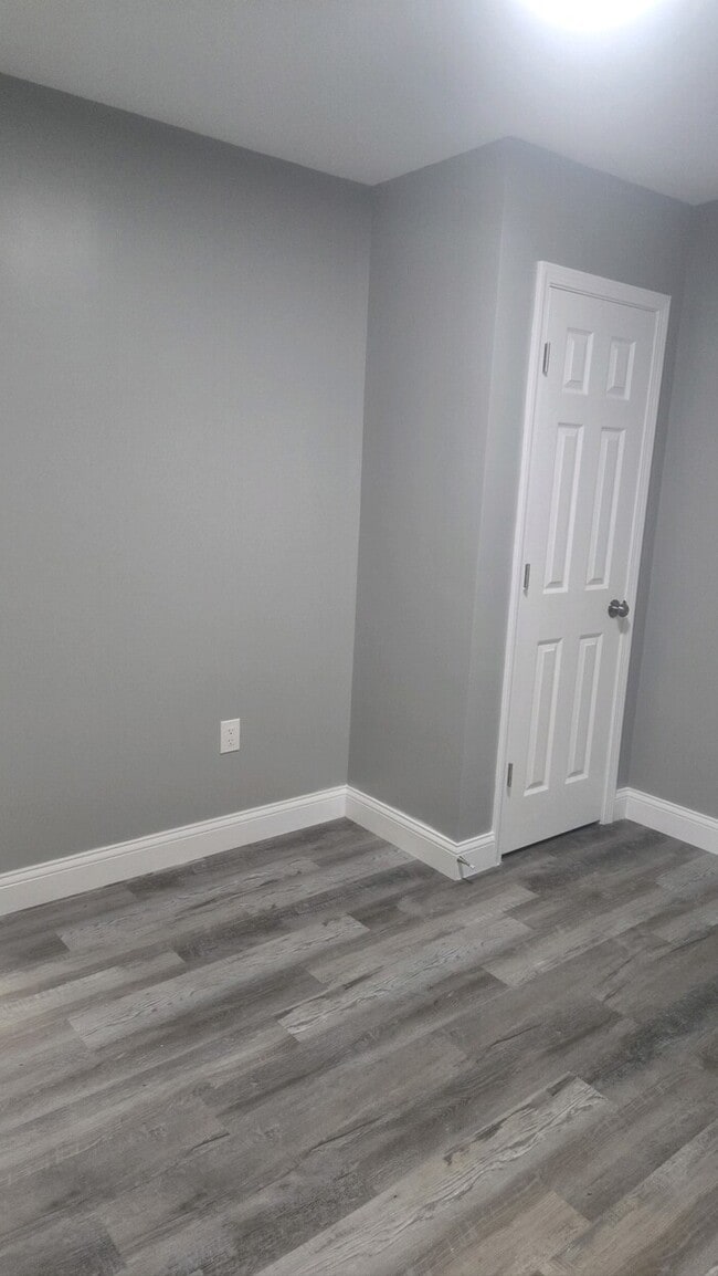 Building Photo - Beautifully rehabbed home