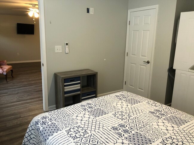 Building Photo - Willow Oak