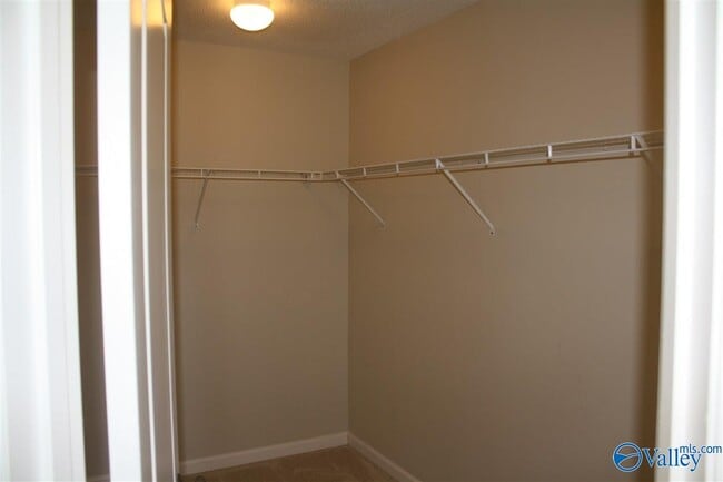 Building Photo - 7010 Thornwood Ln SE