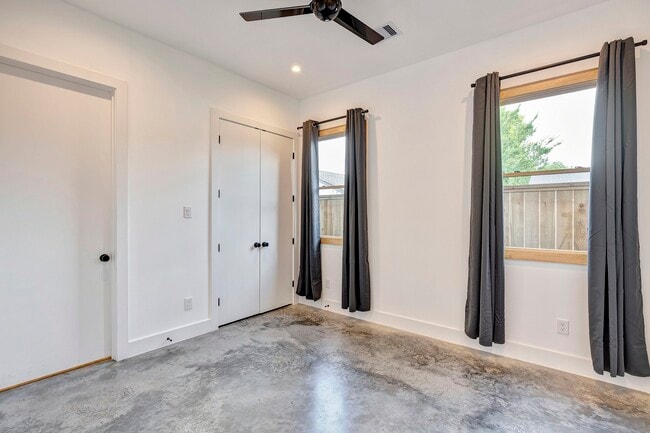 Building Photo - 907 Kern St