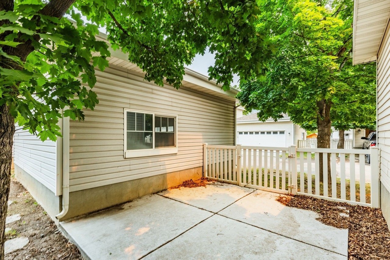 Building Photo - 857 W 200 S