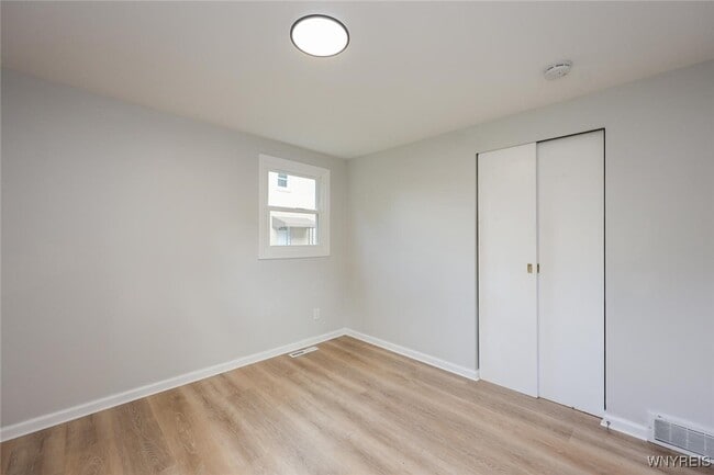 Building Photo - 862 Falcon Dr
