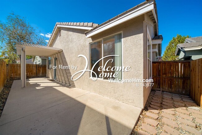 Building Photo - Beautiful Single Story Home In Double Diam...