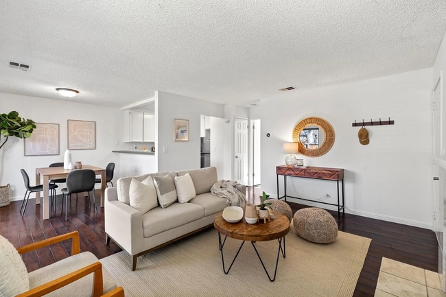 Building Photo - Welcome to this charming, downstairs unit ...