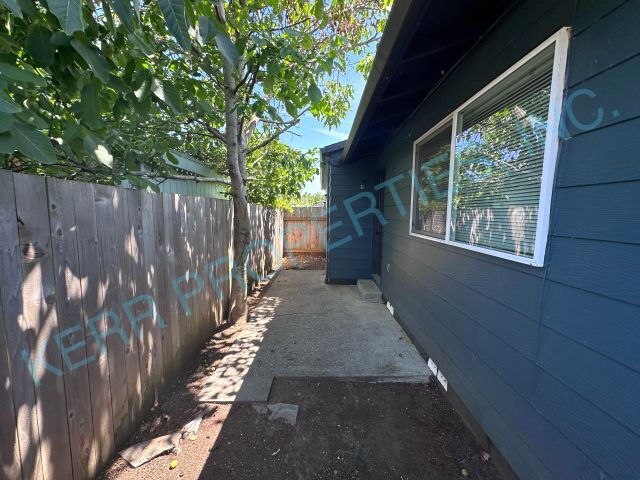 Building Photo - 7703 NE Fremont St