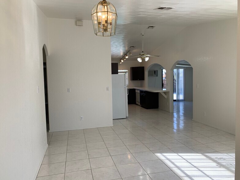 Building Photo - 7300 Lattimore Dr