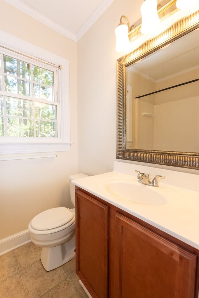 Building Photo - MOVE-IN READY $900 off first month