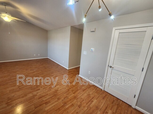 Building Photo - 3802 Falcon Crest Dr