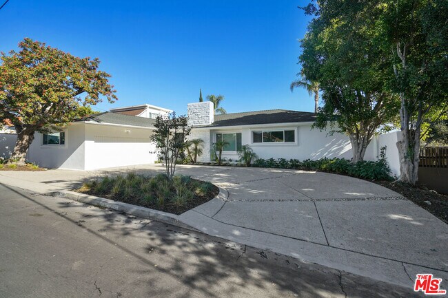Building Photo - 16210 Bertella Dr