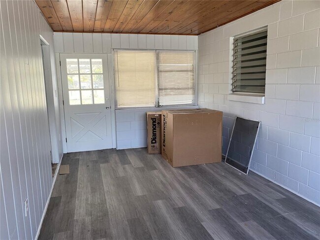 Building Photo - 410 Orange Ave