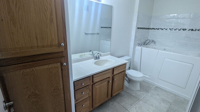 Building Photo - SUPER NICE 2-BDRM, 2-BATH MAIN LEVEL CONDO...