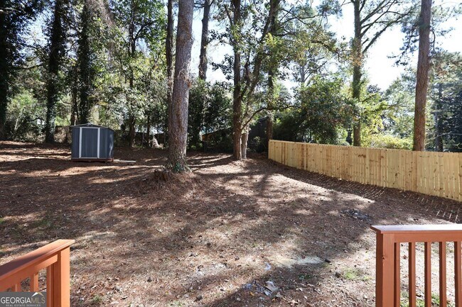 Building Photo - 1508 Peachcrest Rd