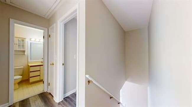 Building Photo - 2 Bedroom 2.5 Bath Townhouse