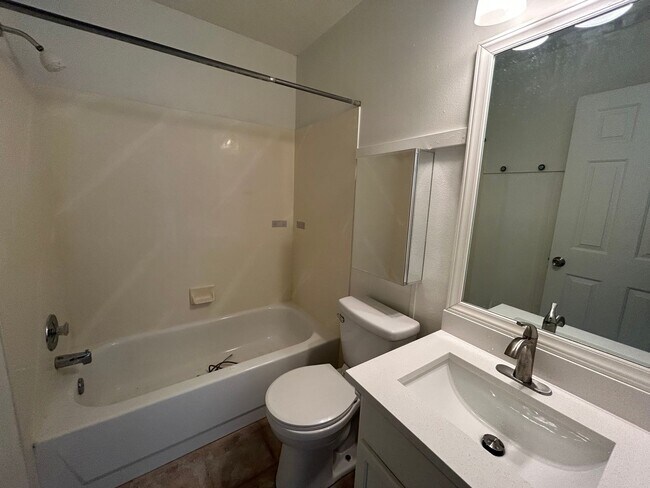 Building Photo - Pet Friendly Town home