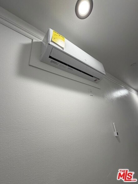 Building Photo - 8624 Graham Ave