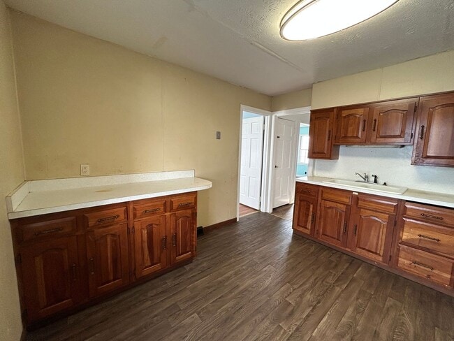 Building Photo - ** Move in Special ** Spacious 3-Bedroom, 2-Bathroom Home – Accepting Section 8 – $1,175/Month
