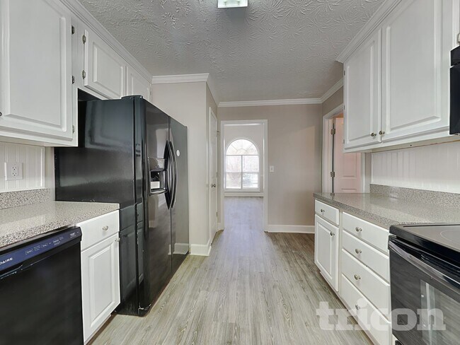 Building Photo - 25 Bermuda Cir