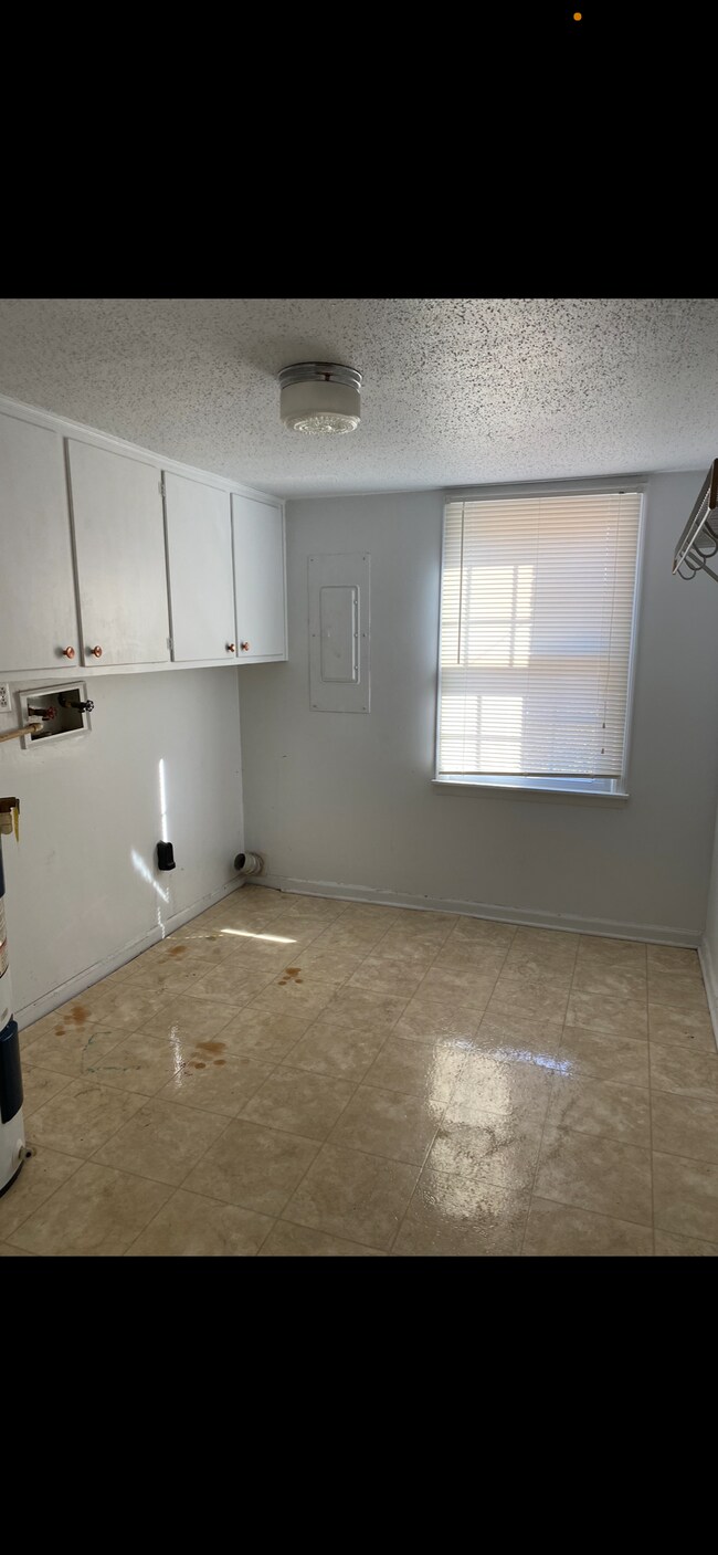 Building Photo - 8002 Greenwillow Ct SE
