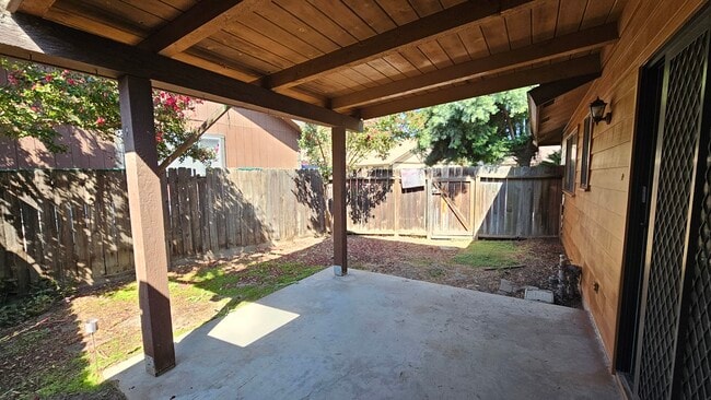 Building Photo - 3507 S Oak View Dr