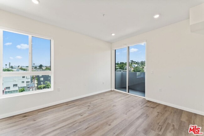 Building Photo - 3105 Bellevue Ave