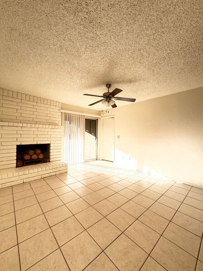 Building Photo - 7900 N Laurelglen Blvd