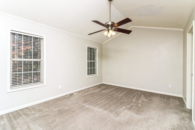 Building Photo - 3848 Sunview Dr NW