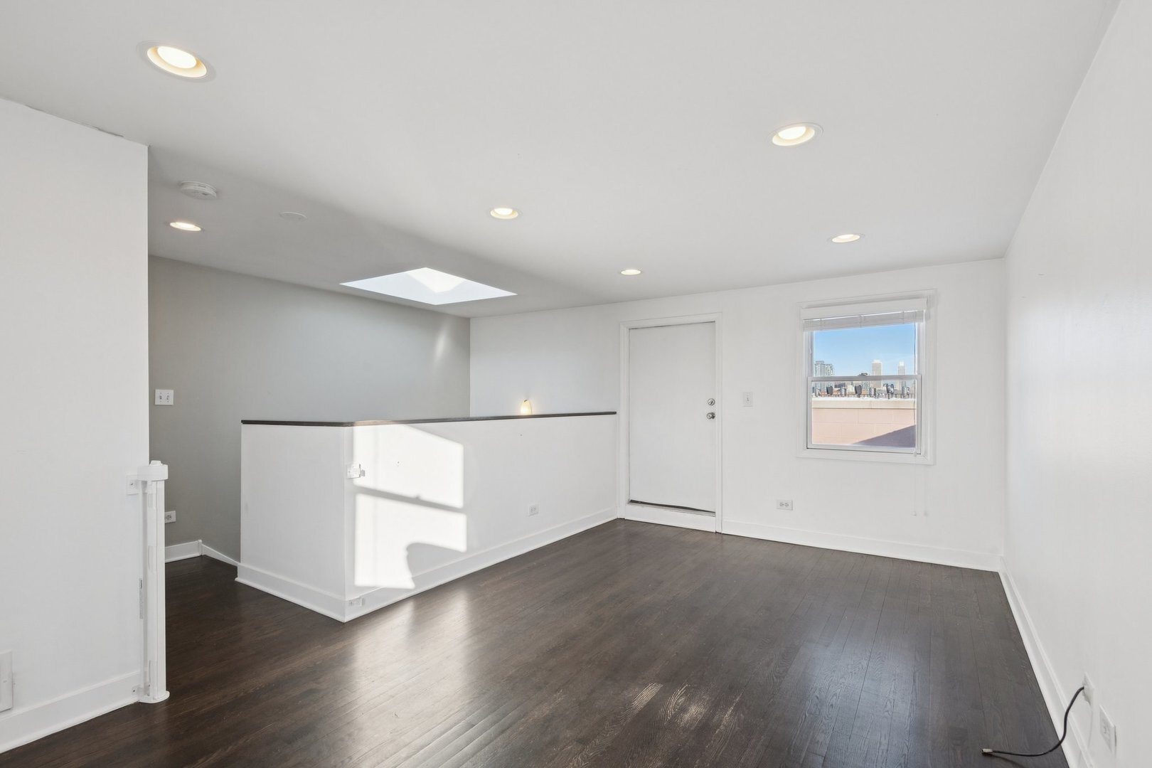 Building Photo - 937 N Willard Ct