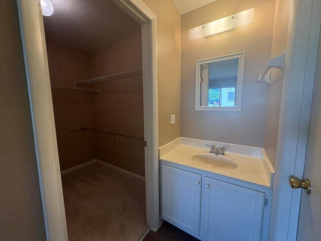Building Photo - 2271 Hedgerow Road
