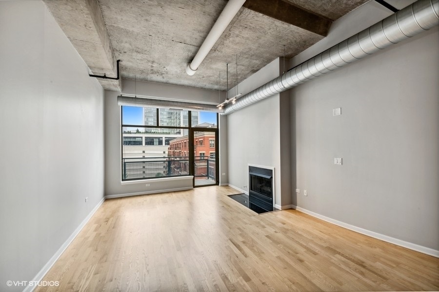 Building Photo - 125 E 13th St